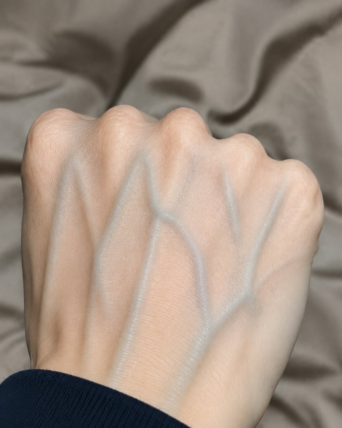 If your veins are visible in your hand, it is a signal of ca…😳See more